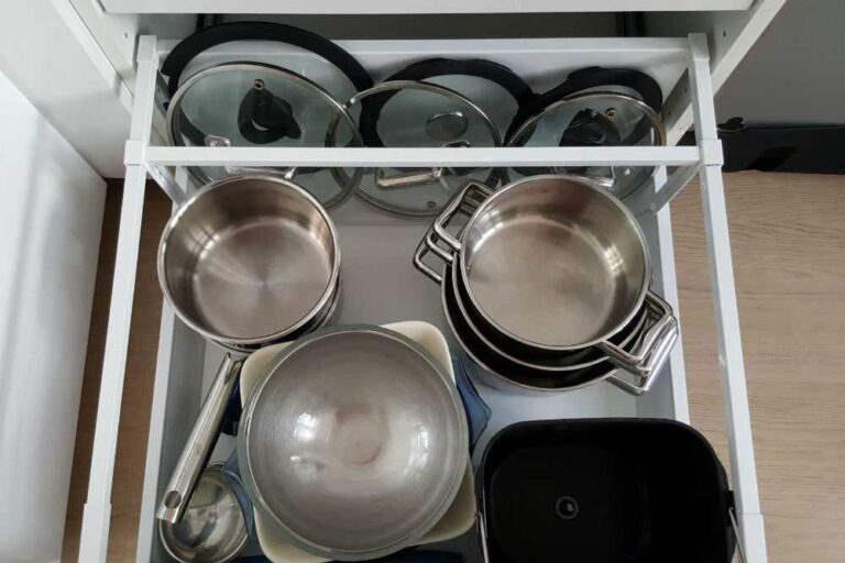 Где на кухне лучше хранить кастрюли и сковородки