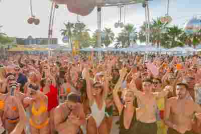 Ибица: пляжи, ночная жизнь и йога-ретриты