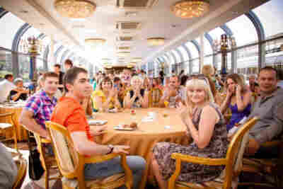 Как организовать празднование бабушкиного юбилея на теплоходе